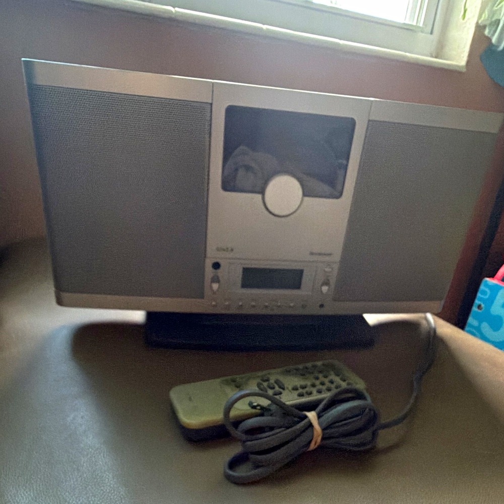 Brookstone SLCDv2.0 Compact Stereo System CD AM/FM AUX Remote Headphone Jack